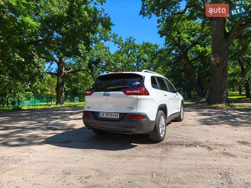 Внедорожник / Кроссовер Jeep Cherokee 2015 в Киеве