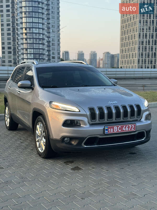 Внедорожник / Кроссовер Jeep Cherokee 2016 в Киеве