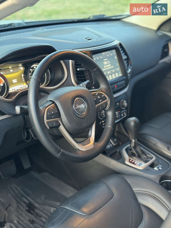 Внедорожник / Кроссовер Jeep Cherokee 2016 в Киеве