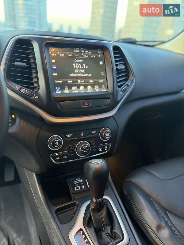 Внедорожник / Кроссовер Jeep Cherokee 2016 в Киеве