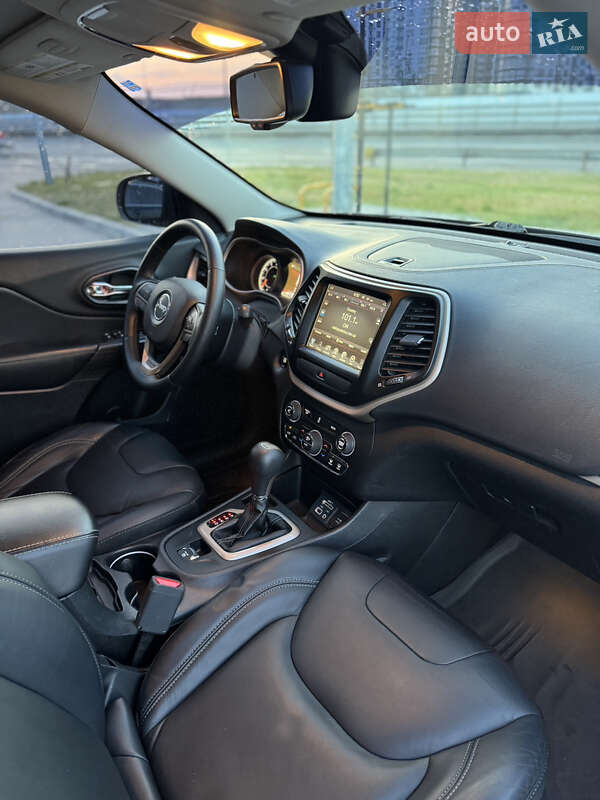 Внедорожник / Кроссовер Jeep Cherokee 2016 в Киеве