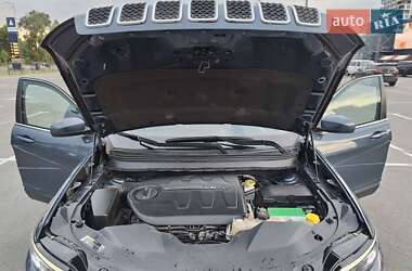 Внедорожник / Кроссовер Jeep Cherokee 2020 в 