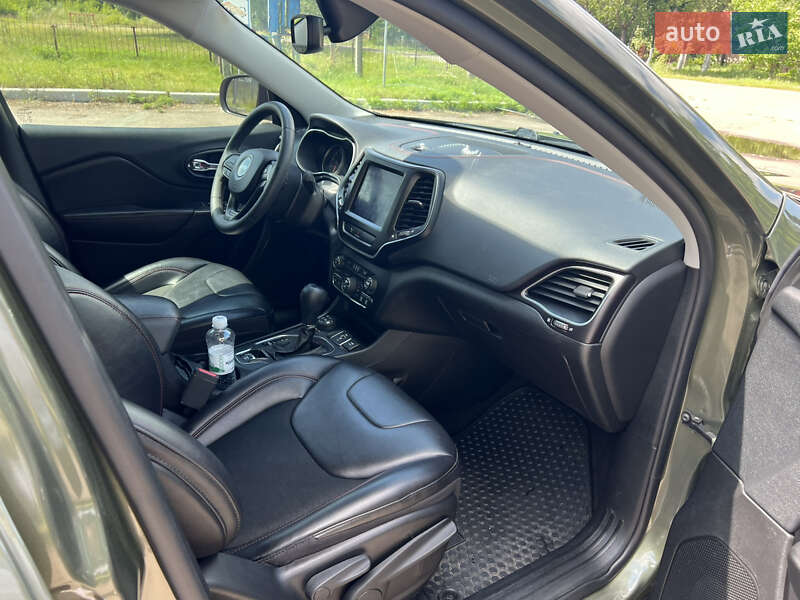 Внедорожник / Кроссовер Jeep Cherokee 2020 в Чернигове