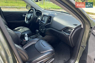 Внедорожник / Кроссовер Jeep Cherokee 2020 в 