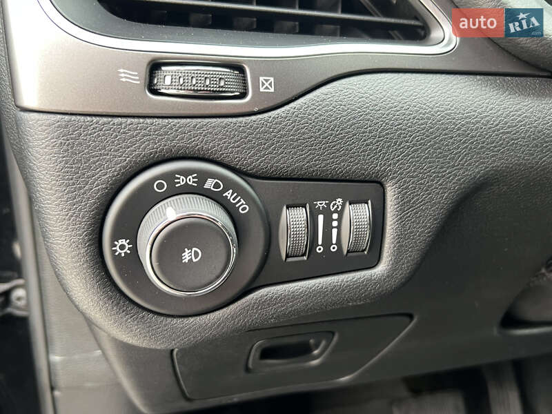 Внедорожник / Кроссовер Jeep Cherokee 2019 в Киеве
