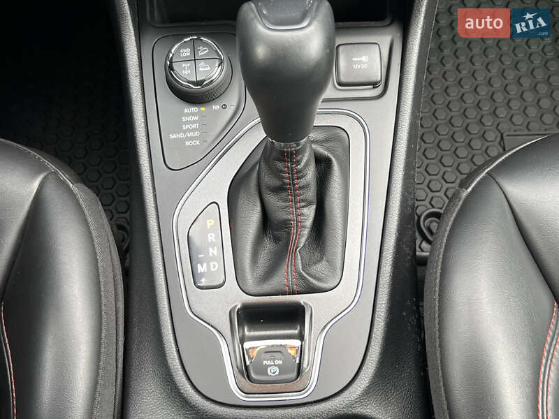 Внедорожник / Кроссовер Jeep Cherokee 2019 в Киеве