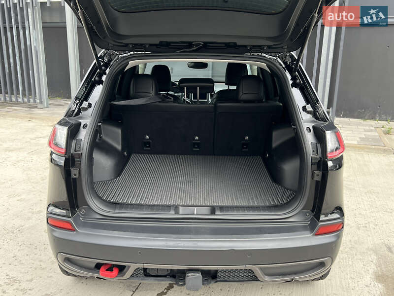 Внедорожник / Кроссовер Jeep Cherokee 2019 в Киеве