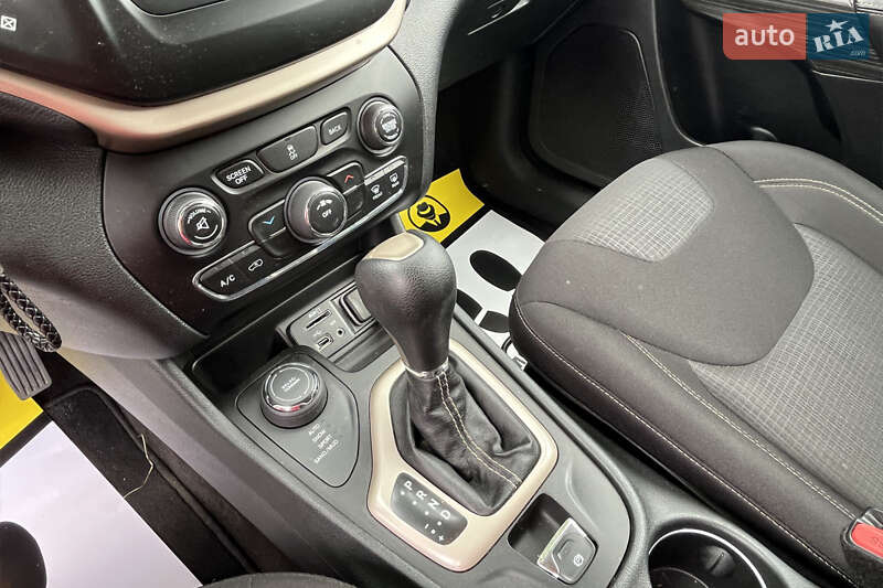 Внедорожник / Кроссовер Jeep Cherokee 2015 в Коломые