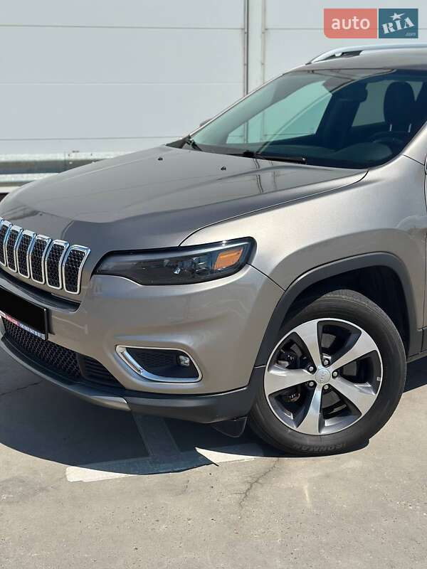 Внедорожник / Кроссовер Jeep Cherokee 2019 в Киеве