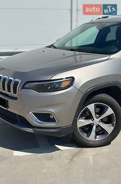 Позашляховик / Кросовер Jeep Cherokee 2019 в 