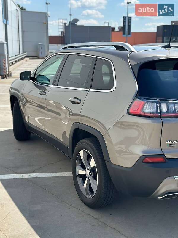 Внедорожник / Кроссовер Jeep Cherokee 2019 в Киеве