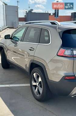 Позашляховик / Кросовер Jeep Cherokee 2019 в 
