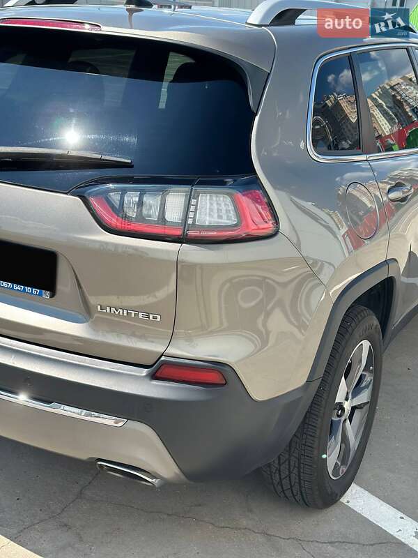 Внедорожник / Кроссовер Jeep Cherokee 2019 в Киеве