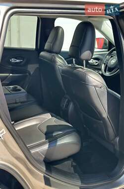 Позашляховик / Кросовер Jeep Cherokee 2019 в 