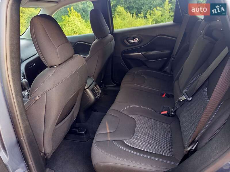 Внедорожник / Кроссовер Jeep Cherokee 2020 в Житомире