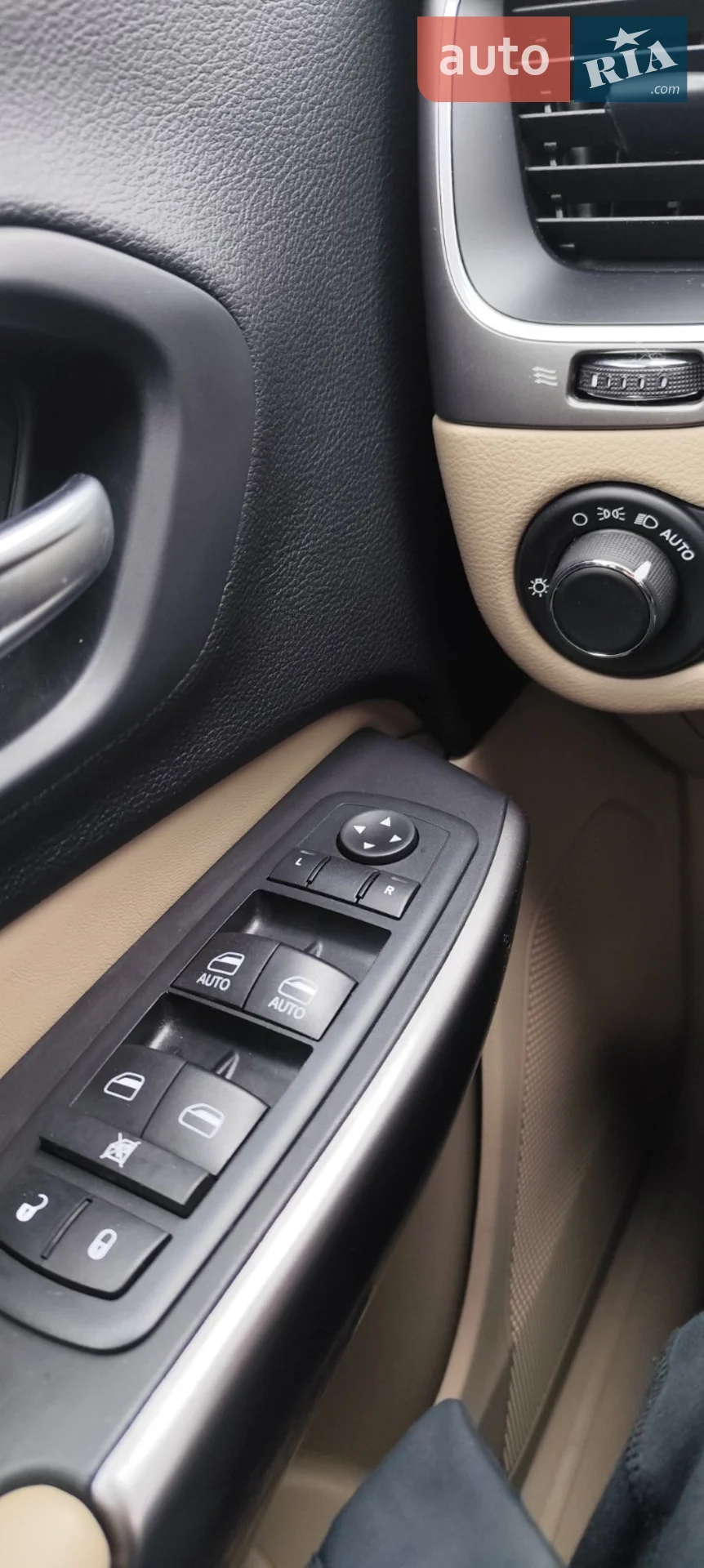 2019 Jeep Cherokee - мініатюра 6