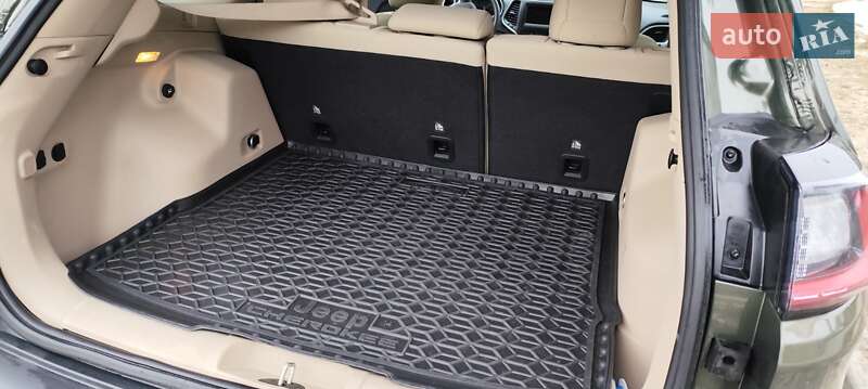 Внедорожник / Кроссовер Jeep Cherokee 2019 в Харькове