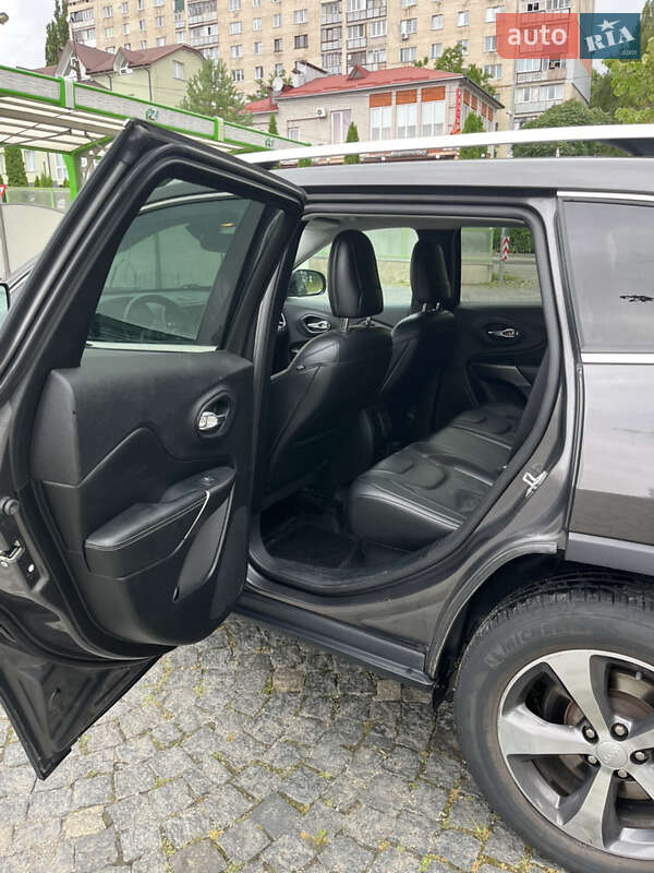 Внедорожник / Кроссовер Jeep Cherokee 2019 в Хмельницком