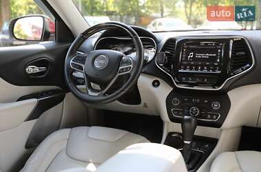 Внедорожник / Кроссовер Jeep Cherokee 2018 в 