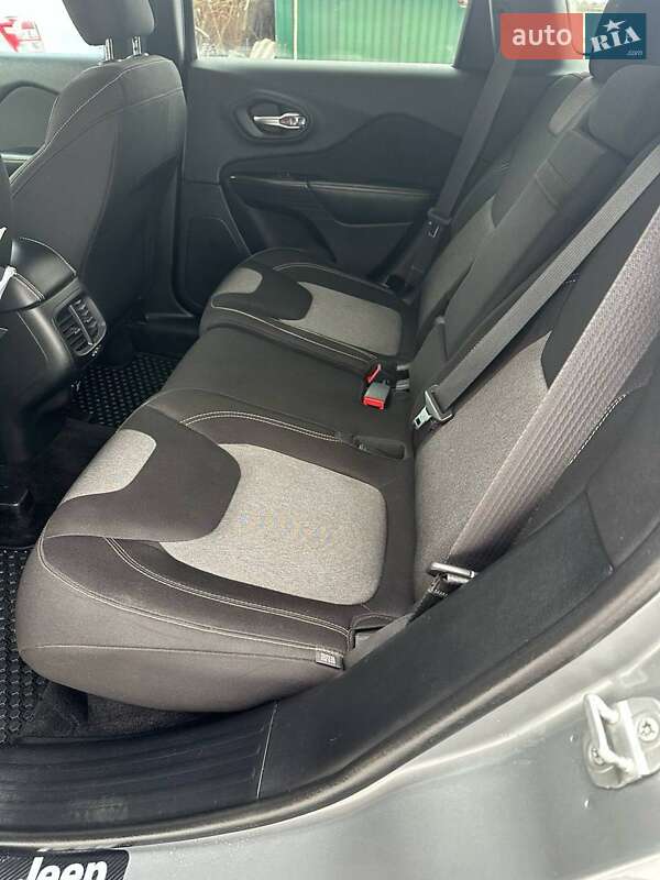 Позашляховик / Кросовер Jeep Cherokee 2014 в Сумах