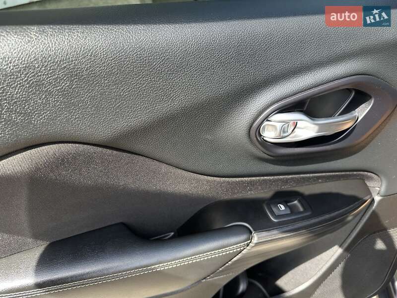 Позашляховик / Кросовер Jeep Cherokee 2014 в Сумах