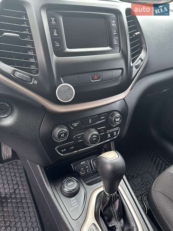 Позашляховик / Кросовер Jeep Cherokee 2014 в Сумах