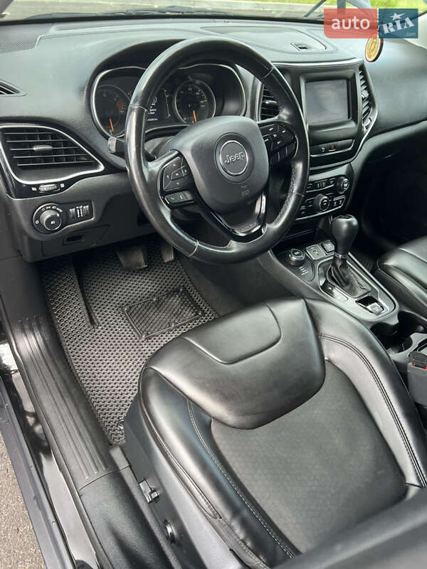 Внедорожник / Кроссовер Jeep Cherokee 2019 в Ровно