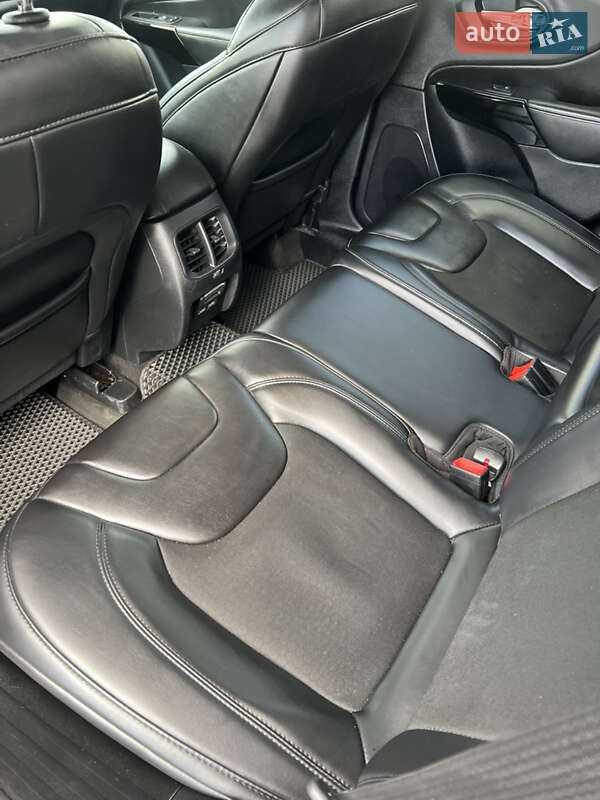 Внедорожник / Кроссовер Jeep Cherokee 2019 в Ровно