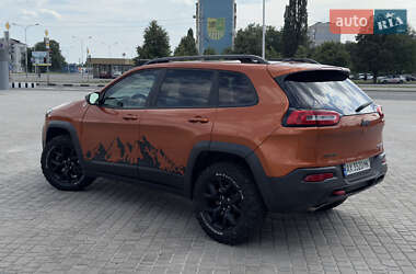 Внедорожник / Кроссовер Jeep Cherokee 2014 в 
