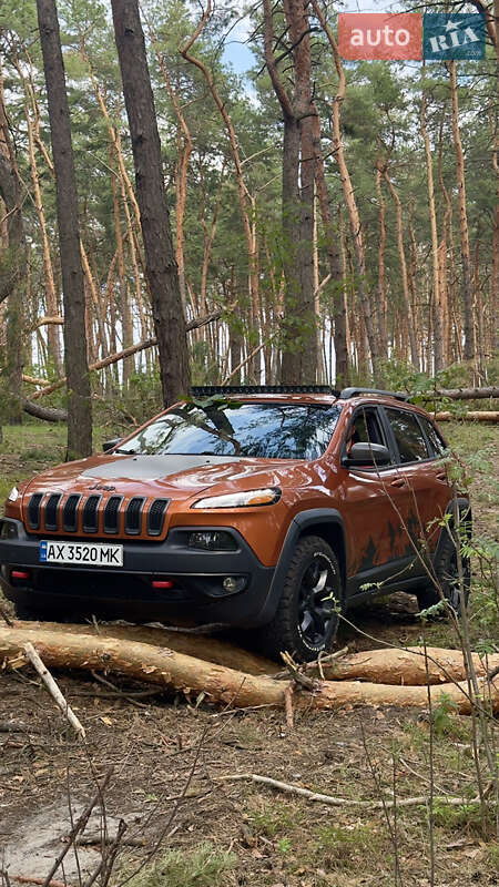 Внедорожник / Кроссовер Jeep Cherokee 2014 в 