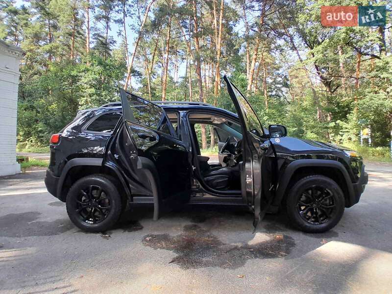 Позашляховик / Кросовер Jeep Cherokee 2016 в Києві