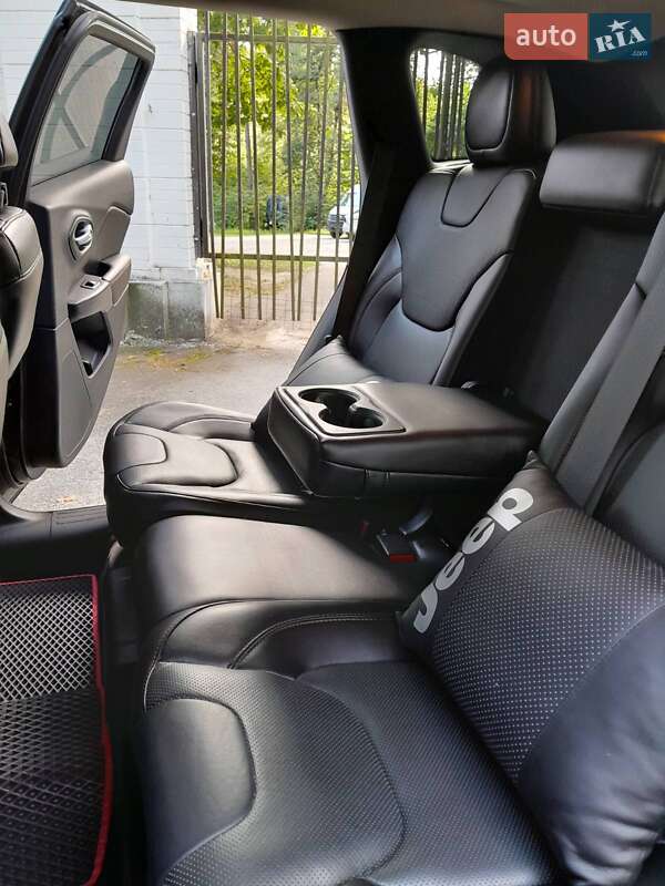 Позашляховик / Кросовер Jeep Cherokee 2016 в Києві