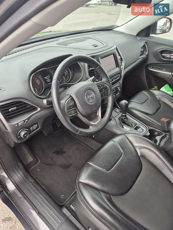 Внедорожник / Кроссовер Jeep Cherokee 2019 в Киеве