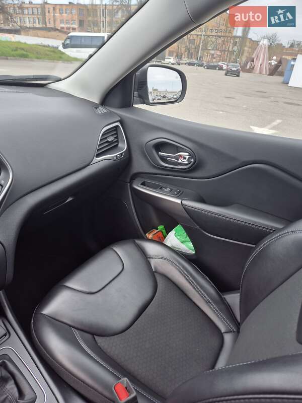 Внедорожник / Кроссовер Jeep Cherokee 2019 в Киеве