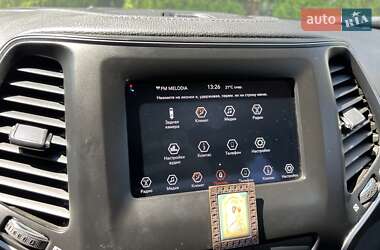 Внедорожник / Кроссовер Jeep Cherokee 2019 в 