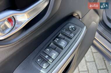 Внедорожник / Кроссовер Jeep Cherokee 2019 в 