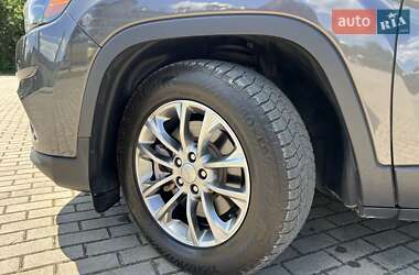 Внедорожник / Кроссовер Jeep Cherokee 2019 в 
