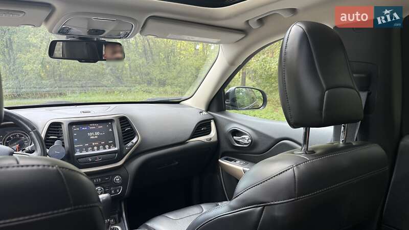Позашляховик / Кросовер Jeep Cherokee 2016 в Києві