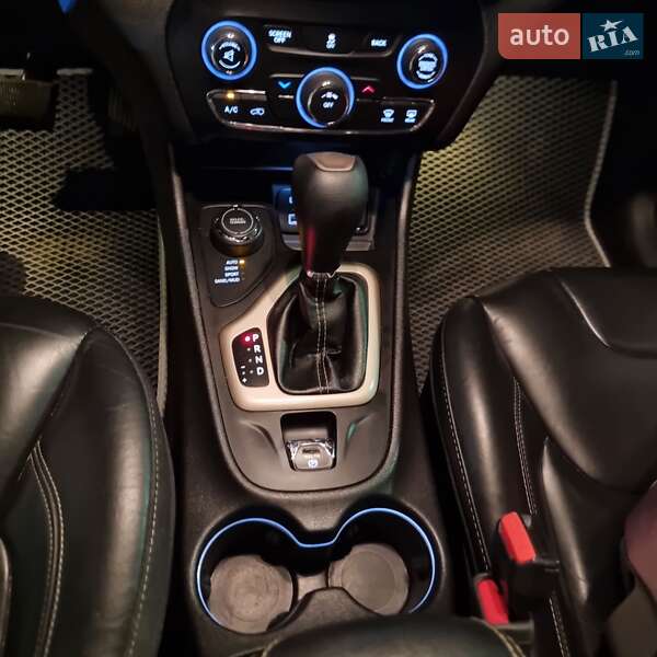 Позашляховик / Кросовер Jeep Cherokee 2016 в Калуші