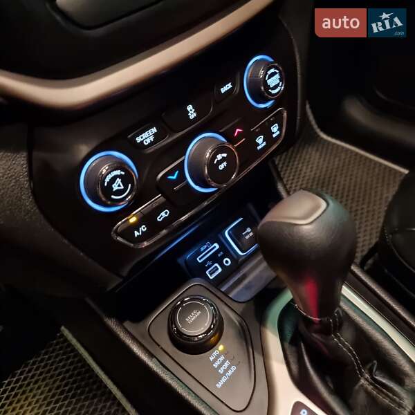 Позашляховик / Кросовер Jeep Cherokee 2016 в Калуші