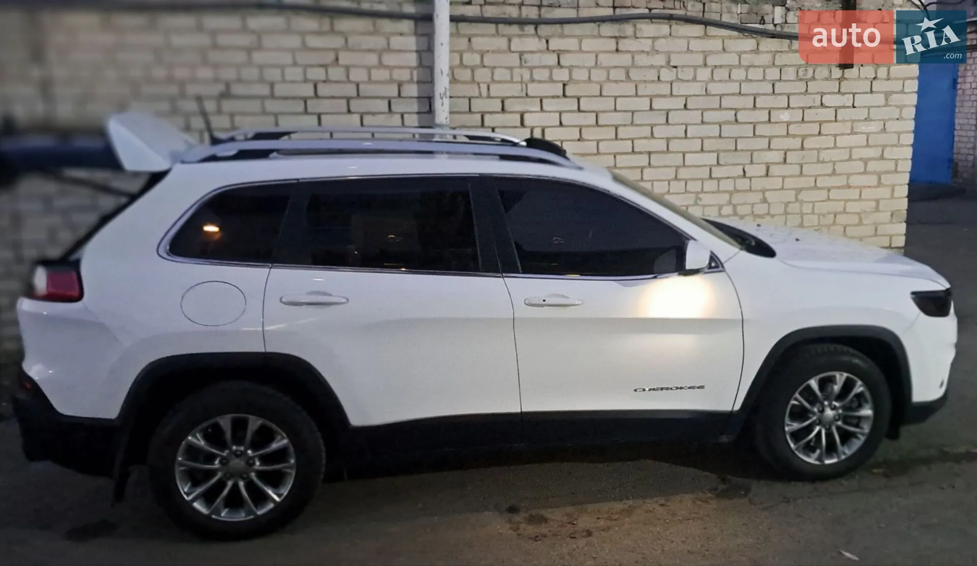 2019 Jeep Cherokee - мініатюра 14