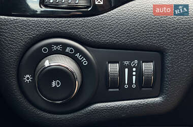 Внедорожник / Кроссовер Jeep Cherokee 2020 в 
