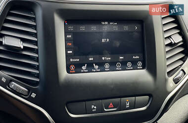 Внедорожник / Кроссовер Jeep Cherokee 2020 в 