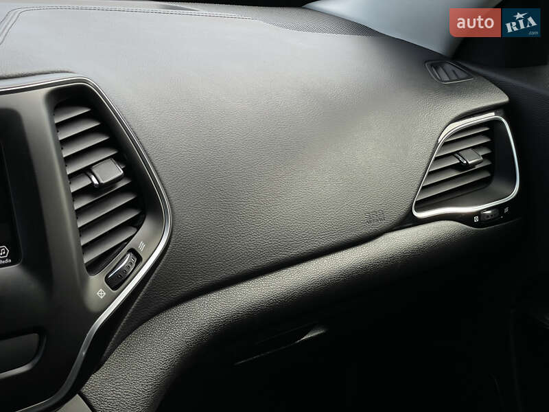 Внедорожник / Кроссовер Jeep Cherokee 2020 в Бердичеве