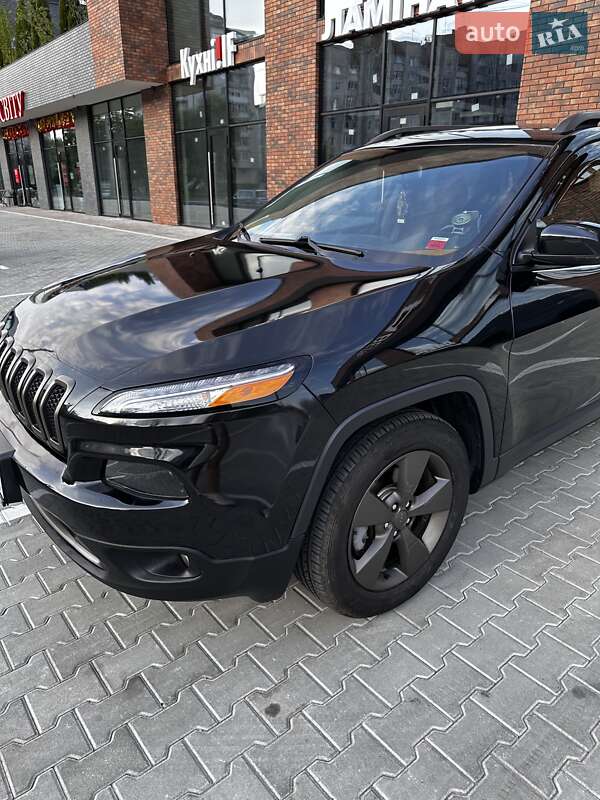 Внедорожник / Кроссовер Jeep Cherokee 2016 в Ивано-Франковске