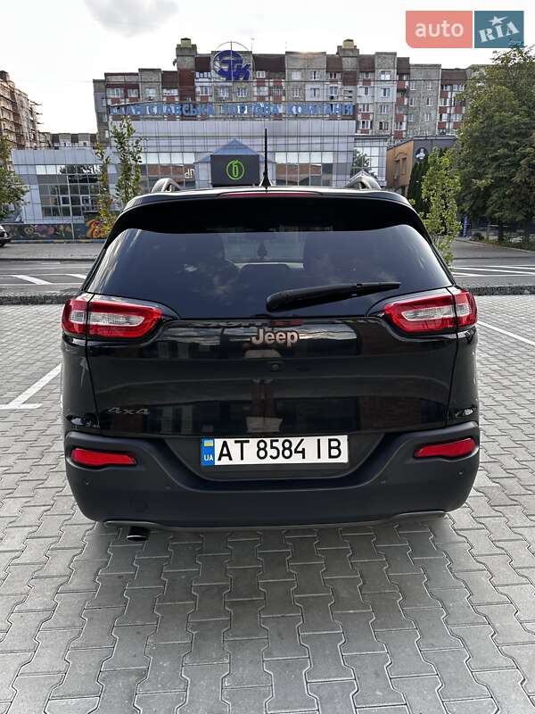 Внедорожник / Кроссовер Jeep Cherokee 2016 в Ивано-Франковске
