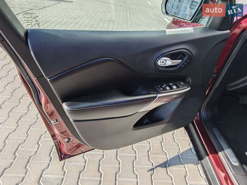 Внедорожник / Кроссовер Jeep Cherokee 2019 в Киеве