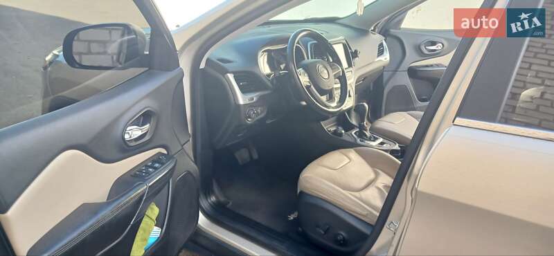 Позашляховик / Кросовер Jeep Cherokee 2015 в Кривому Розі