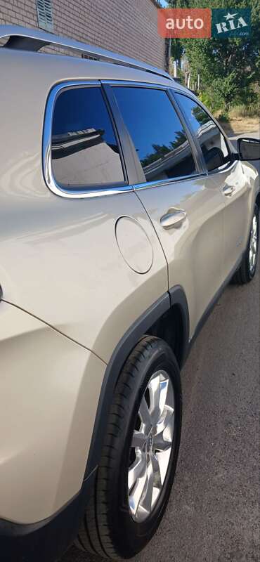 Позашляховик / Кросовер Jeep Cherokee 2015 в Кривому Розі