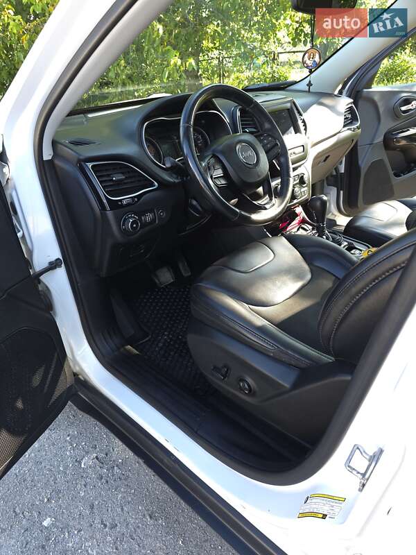 Позашляховик / Кросовер Jeep Cherokee 2018 в Городку